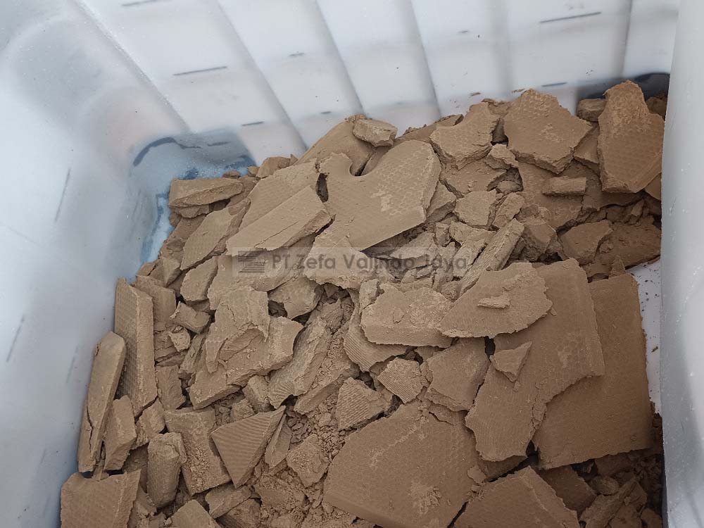 sludge cake hasil olahan filter press pengolahan lumpur IPAL